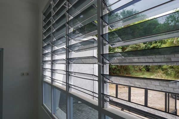 Jalousie Window Repair in Miami Beach