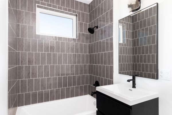 Shower Window Repair in Miami Beach